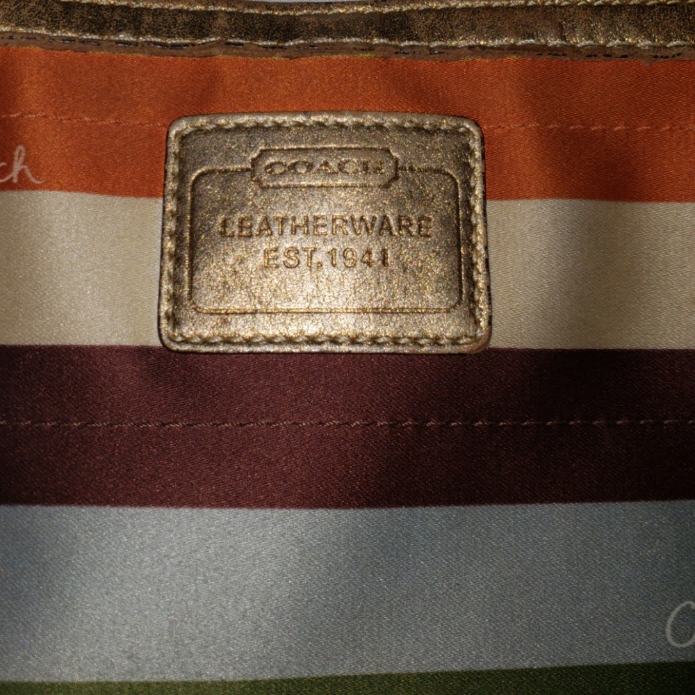 🎯Coach larger purse for sale only.Yes it is USED. - Picture 3 of 8
